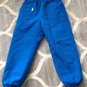 Kids - Fall waterproof outdoor pants in excellent condition with fleece inside.